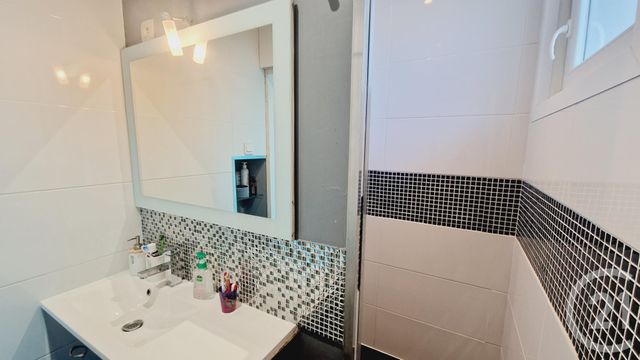 Afficher la photo en grand Appartement F3 à vendre - 3 pièces - 60.8 m2 - PERPIGNAN - 66 - LANGUEDOC-ROUSSILLON - Century 21 Côte Catalane Immobilier